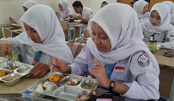 Program Makan Bergizi Gratis Perdana Diresmikan, Pangandaran Jadi Contoh Sukses