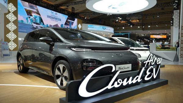 Lebih Futuristik! Wuling New Cloud EV Kini Hadir dengan Varian Lite dan Fitur Terkini