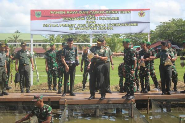 Pangdam XVIII/Kasuari Kunjungi Yonzipur 20/PPA, Dorong Inovasi Ketahanan Pangan di Sorong Raya