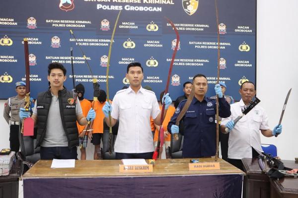 Sat Reskrim Polres Grobogan Tangkap 13 Pelaku Tawuran di Sejumlah Lokasi Dan Sita 35 Senjata Tajam