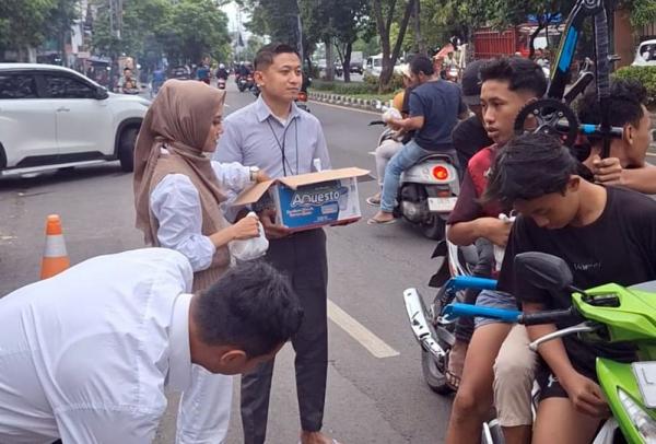 Berbagi Takjil, BRI Unit Demak Tebar Kebaikan di Bulan Ramadan