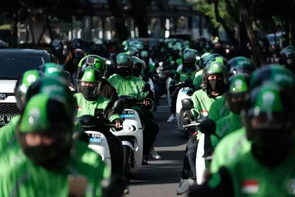 Menteri UMKM Klaim Pendapatan  Ojol Tak Turun Pascapotongan 8% Berlaku, Driver Bilang Begini