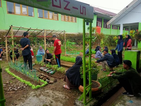 Keren! SMAN 4 Sinjai Sulap Tempat Sampah Jadi Taman Cantik Demi Adiwiyata