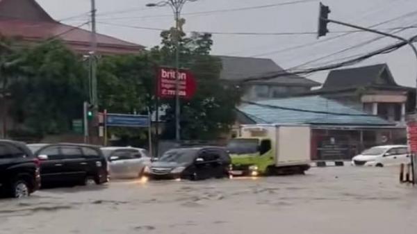Hujan Deras dan Pasang Sungai Mahakam Picu Banjir Samarinda, BPBD Siapkan Evakuasi Warga