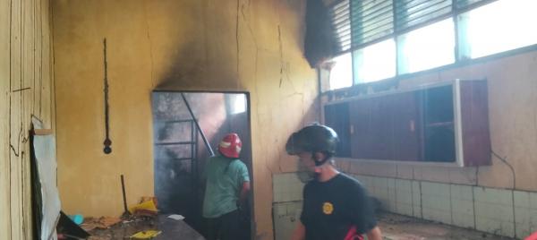 Laboratorium IPA SMPN 7 Sinjai Terbakar, Asap Tebal Kepung Ruangan