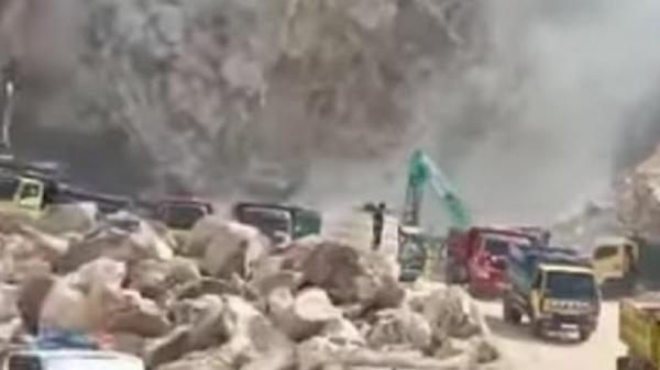 Viral Longsor di Gunung Kuda Cirebon, Puluhan Orang dan Kendaraan Tertimbun