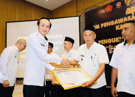 Perkuat Pengawasan Orang Asing, Imigrasi Cirebon Kukuhkan Empat Desa Binaan
