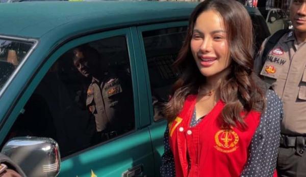 BREAKING NEWS: Akhirnya Nikita Mirzani Bertemu Reza Gladys di Sidang Pemerasan
