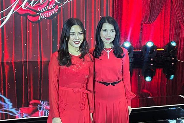 Angela Tanoesoedibjo Tampil Memukau dengan Busana Merah di HighEnd Gala 2025