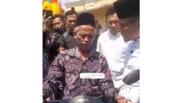 Kisah Zuhdi, Guru Madin yang Dituntut Rp25 Juta oleh Wali Murid Kini Dapat Motor dan Umrah Gratis
