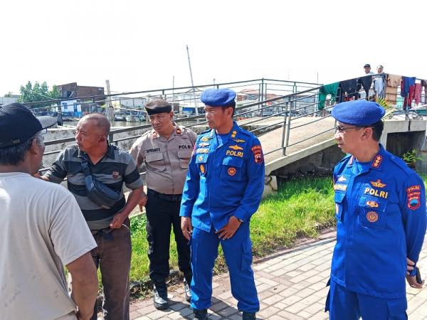 Ditpolairud Terjunkan 2 Kapal Untuk Pencarian Pemancing Tenggelam di Dam Merah Tanjung Mas