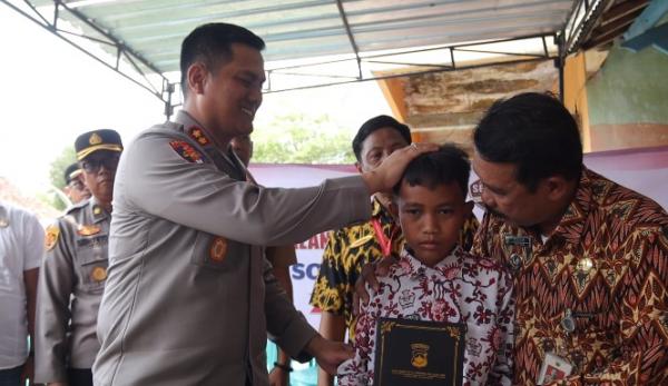 Tangis Kesedihan Bocah Kelas 5 SD yang Kini Yatim Piatu: Anak Korban Pembunuhan Tragis di Pemalang