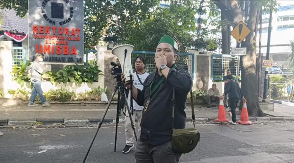 Pernyataan Rektor Picu Amarah, Mahasiswa Unisba Gelar Aksi Protes di Kampus