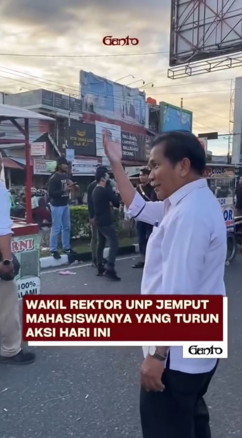 Viral! Wakil Rektor UNP Jemput Mahasiswa Demo Sambil Ingatkan Waktu Magrib