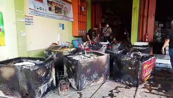 Toko Sembako di Cigugur Nyaris Dilalap Api usai 5 Mesin Pendingin Hangus Terbakar