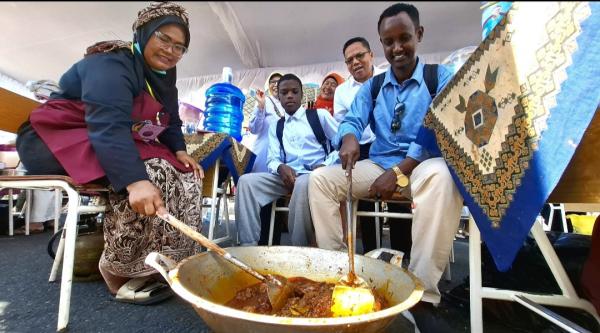 UNP Cetak Sejarah: Kampus Pertama di Dunia Gelar Lomba Memasak Rendang!