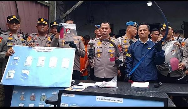 Kapolrestabes Medan Bongkar 'Pasar Gelap' Kejahatan di Gudang Botot, Rantai Rayap Besi Diputus