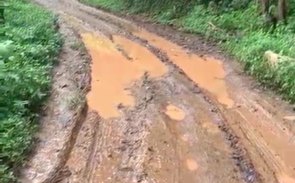Jalan Kabupaten Serang di Desa Angsana Rusak, Puluhan Tahun Tak Sentuh Pembangunan