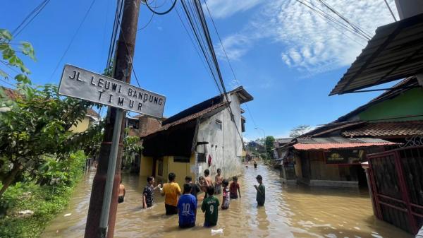 Kabupaten Bandung Dilanda Banjir dan Longsor, Pemkab Fokus Evakuasi dan Penanganan Cepat