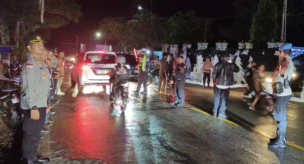 Kapolres TTS Sambangi Gereja-Gereja di SoE, Pastikan Ibadah Malam Natal Aman dan Kondusif