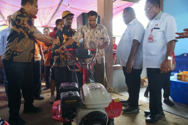 Pemprov PBD Tegaskan Negara Hadir, Salurkan Bansos untuk Disabilitas, Lansia, dan Anak Panti