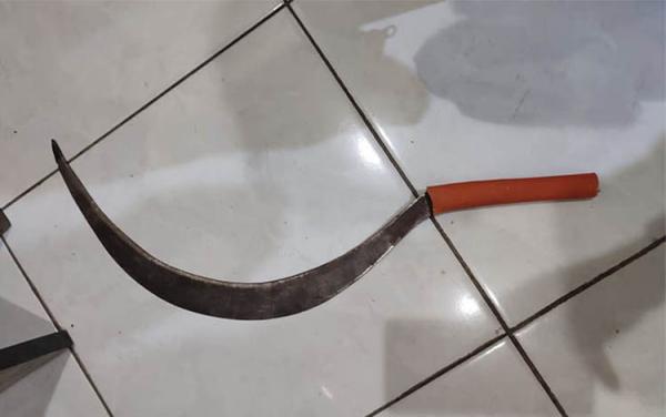 Ngeri! Bubarkan Tawuran di Cimanggis Depok, Polisi Sita 7 Celurit hingga Senjata Airsoft Gun