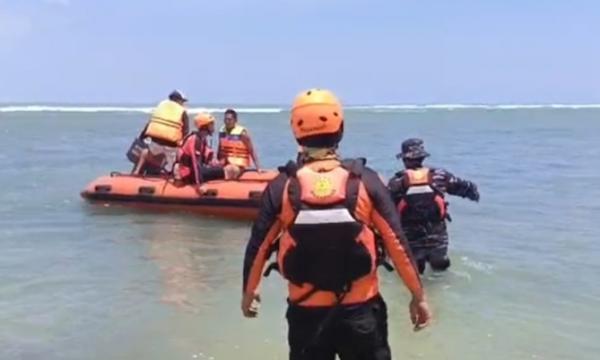 2 Wisatawan Jakarta Terseret Ombak di Pantai Pasput Lebak, Satu Korban Masih dalam Pencarian