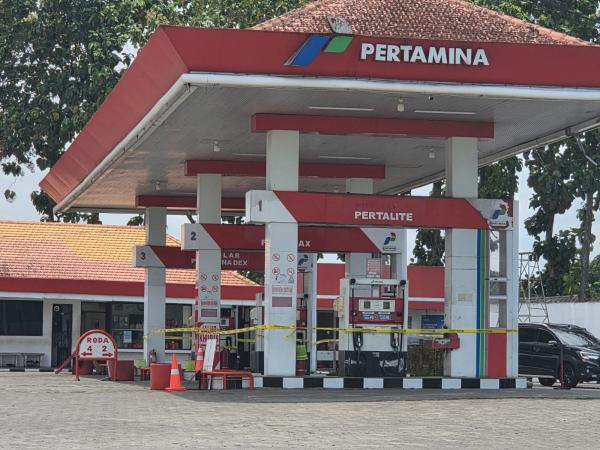 Truk Tangki Isi Biosolar Dini Hari, SPBU di Jember Disegel ...