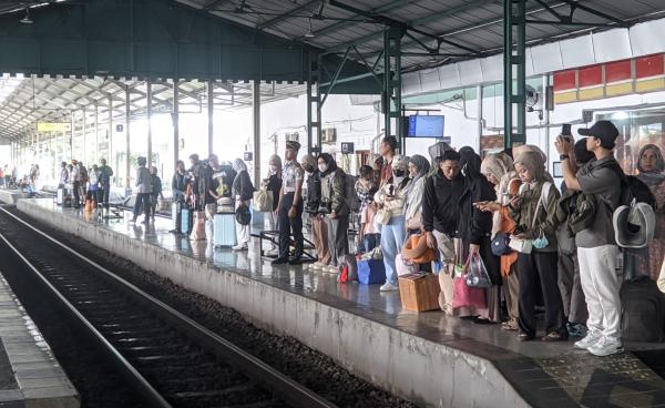 Libur Panjang Kenaikan Yesus Kristus, Okupansi Penumpang di KAI Daop 7 Madiun Terpantau Masih Tinggi