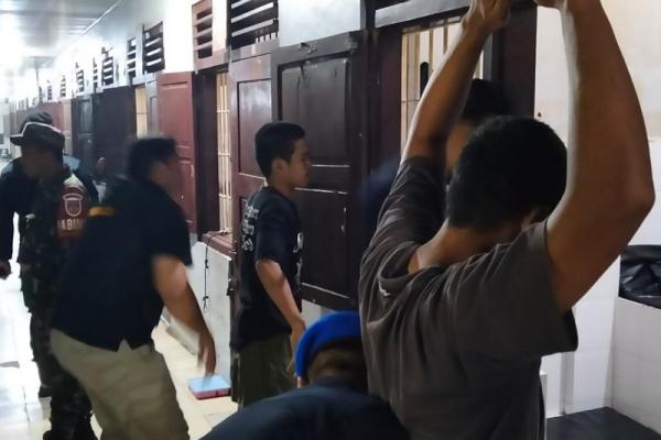 Lapas Purwodadi Over Kapasitas, Petugas Gabungan TNI-Polri Gelar Razia Kamar Hunian