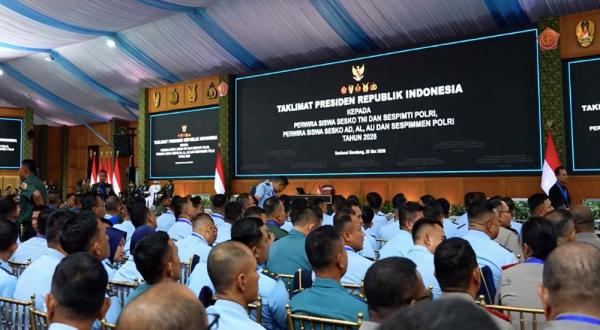 Presiden Prabowo Berikan Taklimat kepada 1.000 Perwira Siswa TNI-Polri di Seskoad Bandung