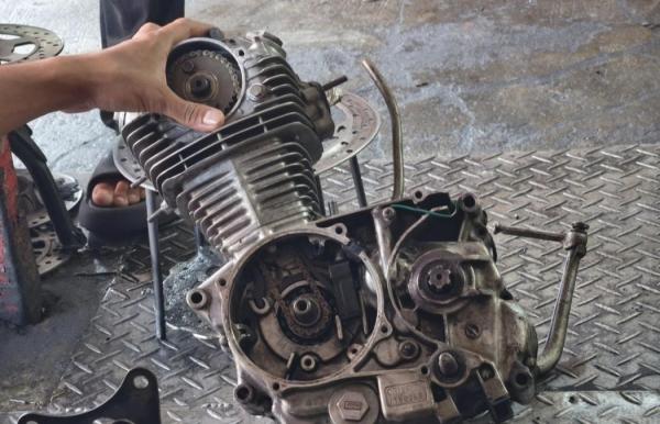 Jangan Diabaikan, Ini 7 Penyebab Motor Turun Mesin yang Sering Tak Disadari