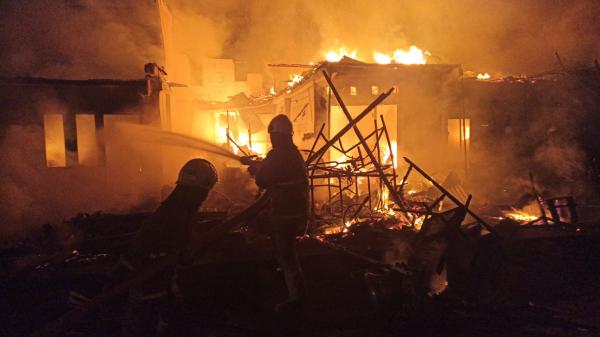 Api Mengamuk, Pabrik Ritsleting di Tangerang Ludes Terbakar