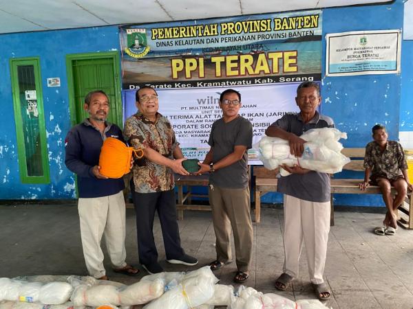 Wilmar Dukung Nelayan melalui Bantuan Peralatan Tangkap Ikan