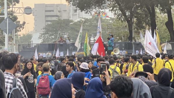 Ribuan Mahasiswa Geruduk Bundaran HI, Suarakan Keresahan atas Ekonomi Nasional