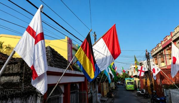 Semarak Piala Dunia 2026, Warga Jalan Titang Makassar Kibarkan Bendera Negara Jagoan