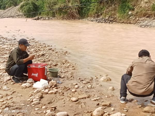 Sungai Cidikit Bayah Keruh Parah, DLH Lebak Ambil Sampel Air dan Telusuri Hulu Sungai ‎