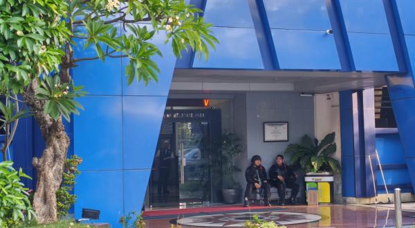 Bareskrim Geledah Kantor Bea Cukai Juanda Sidoarjo
