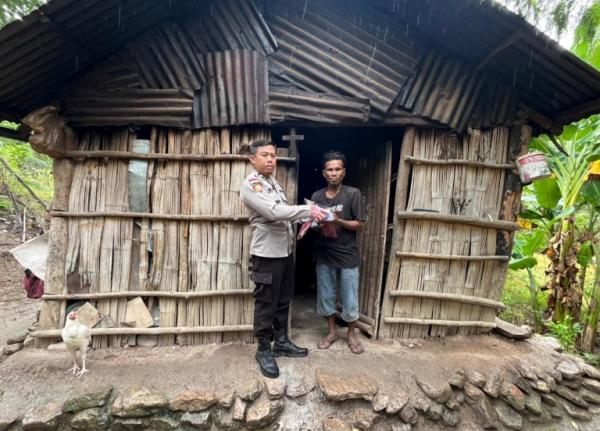 Polisi Humanis di TTU, Sisihkan Gaji Beli Seragam Sekolah untuk Anak Keluarga Kurang Mampu