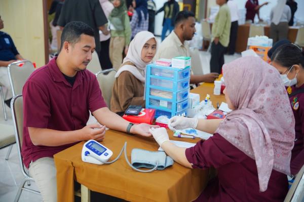 Ratusan Warga Ikut Donor Darah, Puluhan Kantong Darah Siap Bantu Pasien yang Membutuhkan