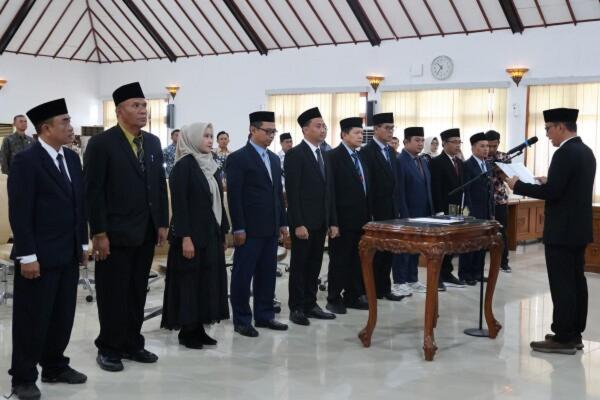 Bupati Lantik Dewan Pendidikan Bojonegoro, Soroti 4.500 Anak Tidak Sekolah dan Dampak Digitalisasi