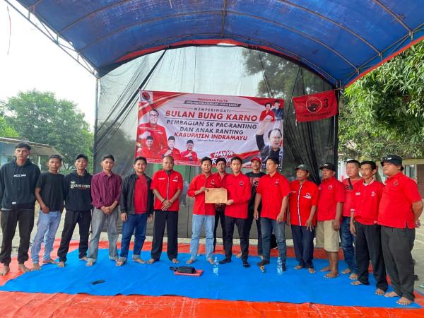 Pengurus PAC PDIP Indramayu Gelar Pasar Gratis hingga Manjakan Warga Lewat Aksi Sosial