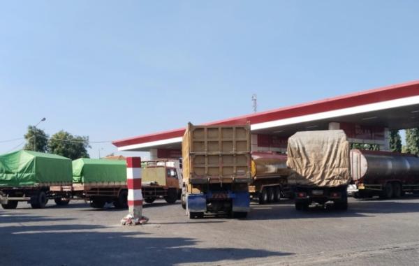 Antrean BBM di SPBU Jatim Jadi Sorotan, Pertamina Tambah Armada Tangki dan Genjot Distribusi 24 Jam