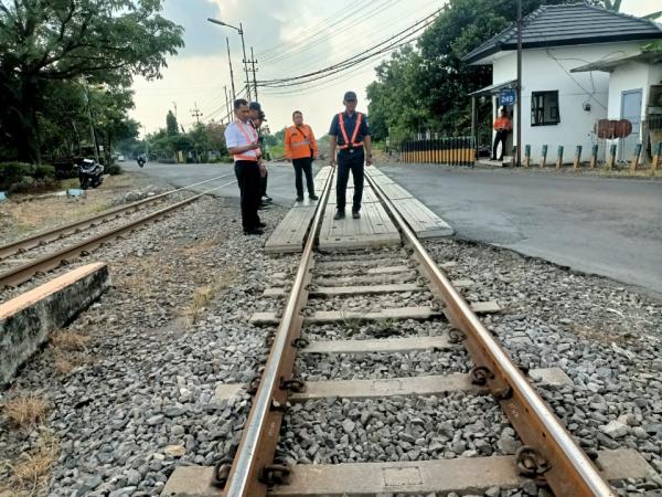 Pelintasan KA di Baureno Bojonegoro Ditutup Bergantian hingga 1 Juli, Simak Jadwalnya