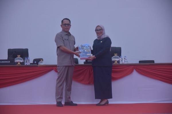 Serahkan Ranperda APBD 2025 ke DPRD, Sekprov Sulbar Akui Tahun Lalu Penuh Tantangan