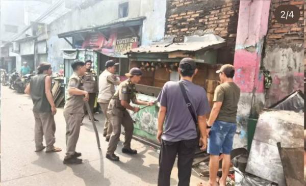 Ganggu Fungsi Ruang Publik, Warung dan Lapak Liar di Karang Tengah Tangerang Ditertibkan