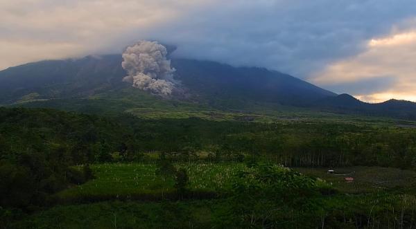 Gunung Semeru Erupsi, Awan Panas Meluncur 4 Km ke Besuk Kobokan