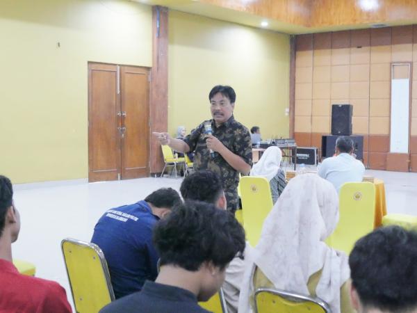Dekan FISIP Untag Surabaya Bekali Mahasiswa Unigoro Strategi Kepemimpinan di Era Disrupsi