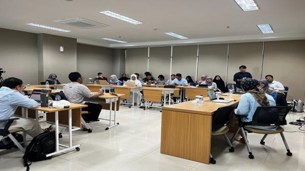 FEB UNS Ajak Generasi Muda Inovasikan Fintech untuk Dampak Sosial
