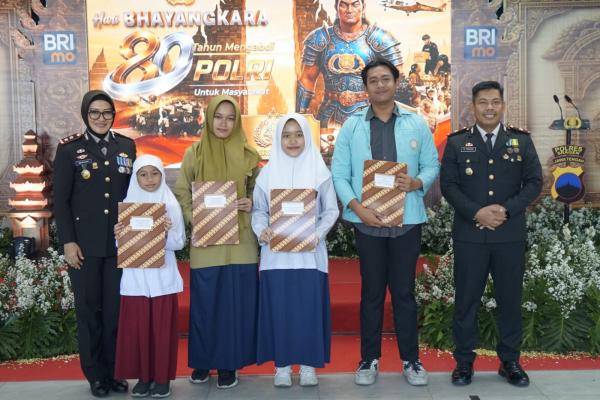 HUT Bhayangkara ke-80, Polres Sragen Berikan Beasiswa kepada 75 Anak Anggota Berprestasi